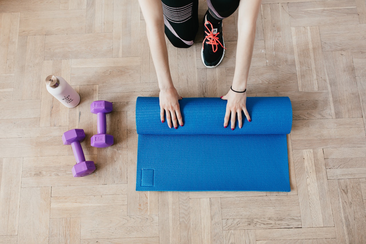 Trening w domu – jak skutecznie ćwiczyć bez wychodzenia z domu?
