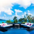 Luksusowe doświadczenia na sztucznej wyspie – niezapomniane atrakcje i udogodnienia oferowane przez prestiżowy obiekt nad brzegiem morza