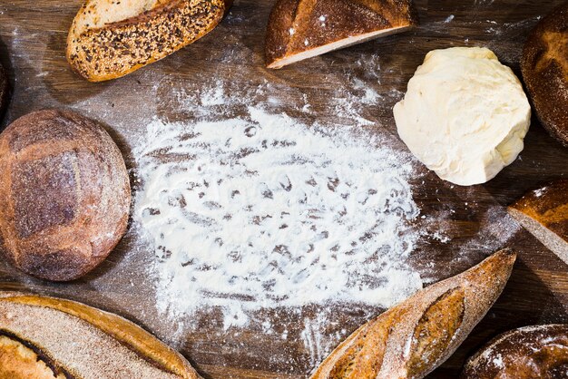 Jak piec domowy chleb z ekologicznych mieszanki?